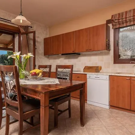 Private Karavia Villa Koukounaria